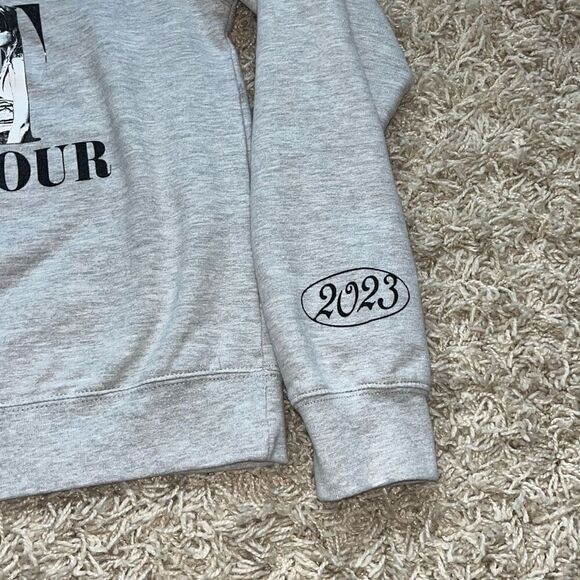 Taylor Swift Sweatshirt Official The Eras Tour Crewneck Heather Grey 2023 Size X - Picture 5 of 11